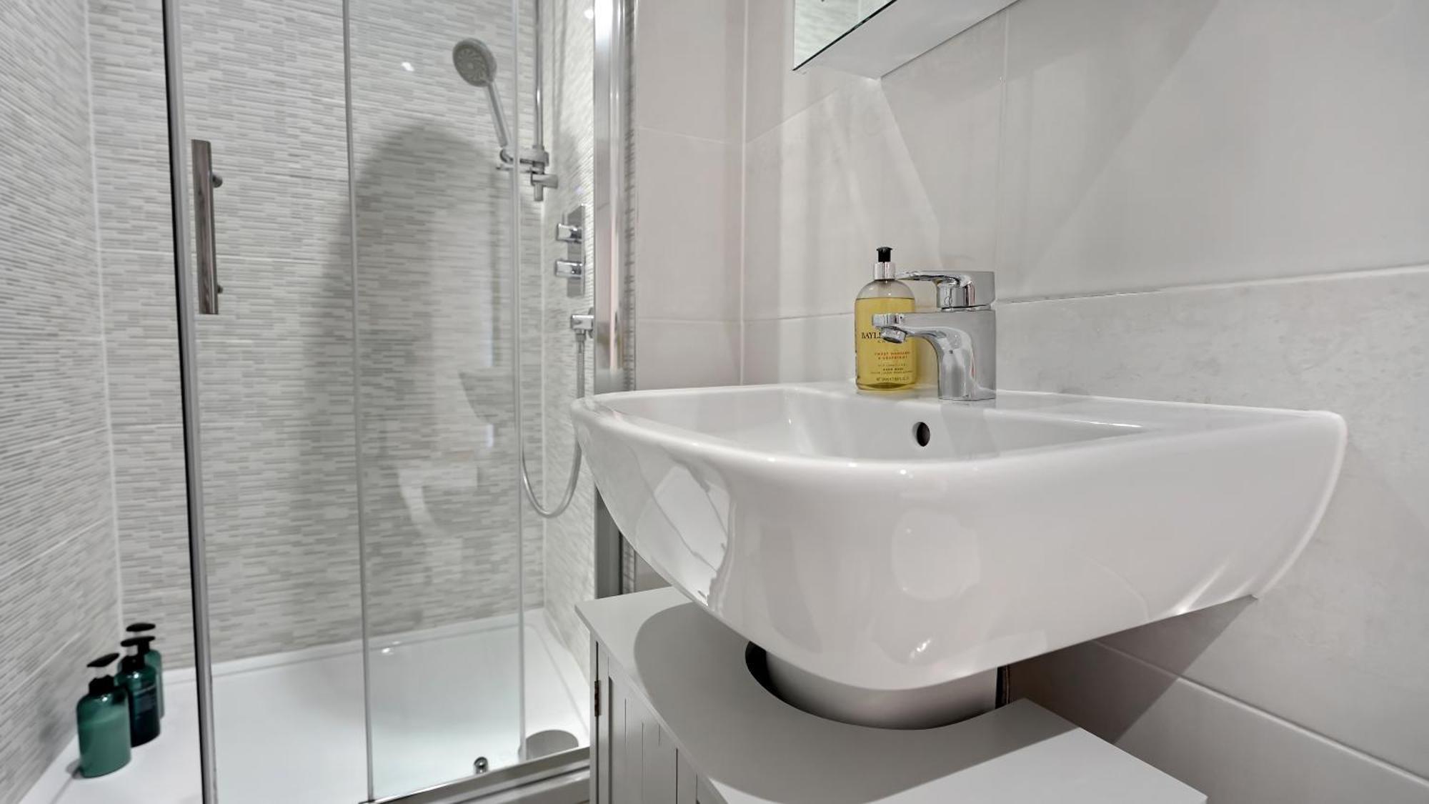 לונדון Modern And Spacious Penthouse Apartment In Putney With Free Parking מראה חיצוני תמונה